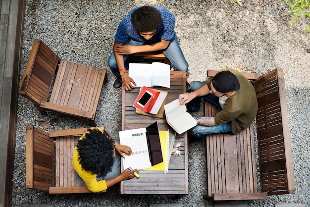Evasão Escolar no Brasil: Causas Profundas e Soluções Viáveis