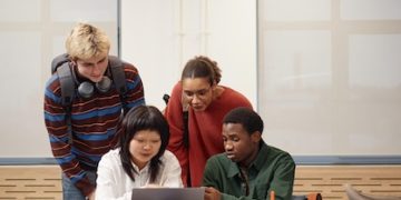 Reforma Ensino Médio 2025: Como Mudanças Impactam o Acesso ao Ensino Superior - Cover Image