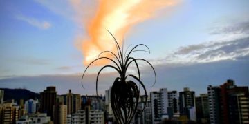 Taxa de Juros 10,75%: Impacto no PIB Brasileiro em 2025 - Cover Image