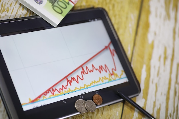 Graph showing the fluctuation of the Brazilian Real (BRL) exchange rate against the US Dollar (USD) over the past year, highlighting periods of devaluation and appreciation.