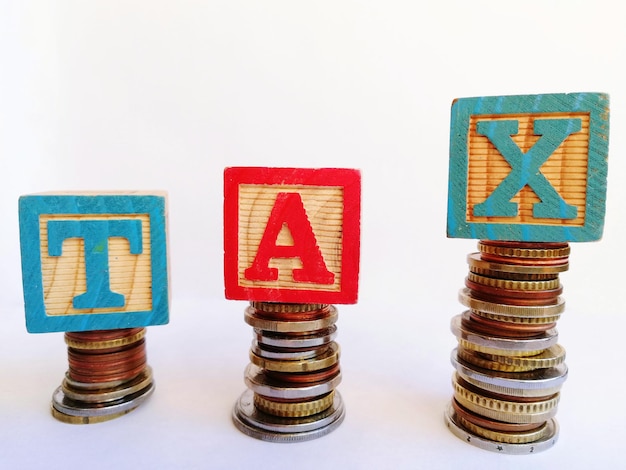 A graph showing the difference in tax implications between traditional 401(k) contributions and Roth 401(k) contributions, emphasizing the tax benefits at different stages